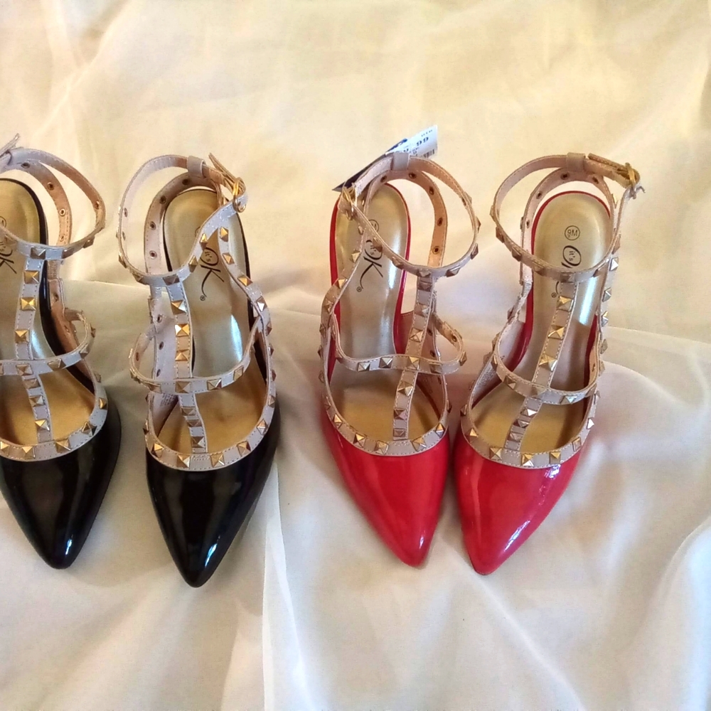 2 Pairs Women Shoes